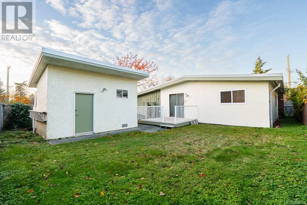 2411 Amelia Ave