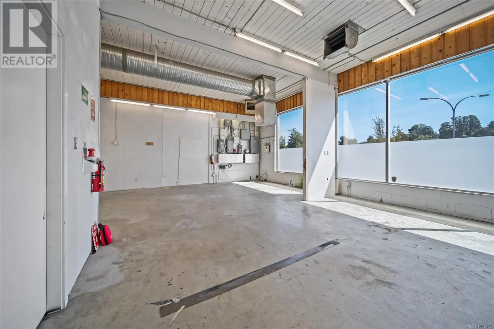 2889 3rd Ave
