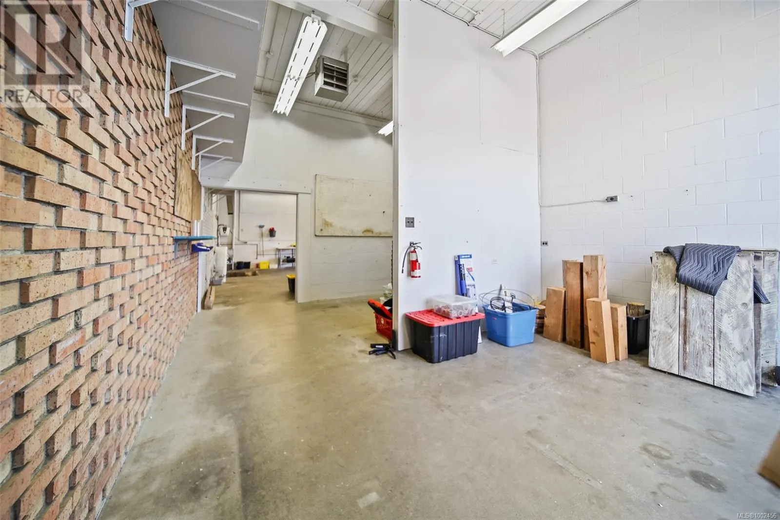2889 3rd Ave