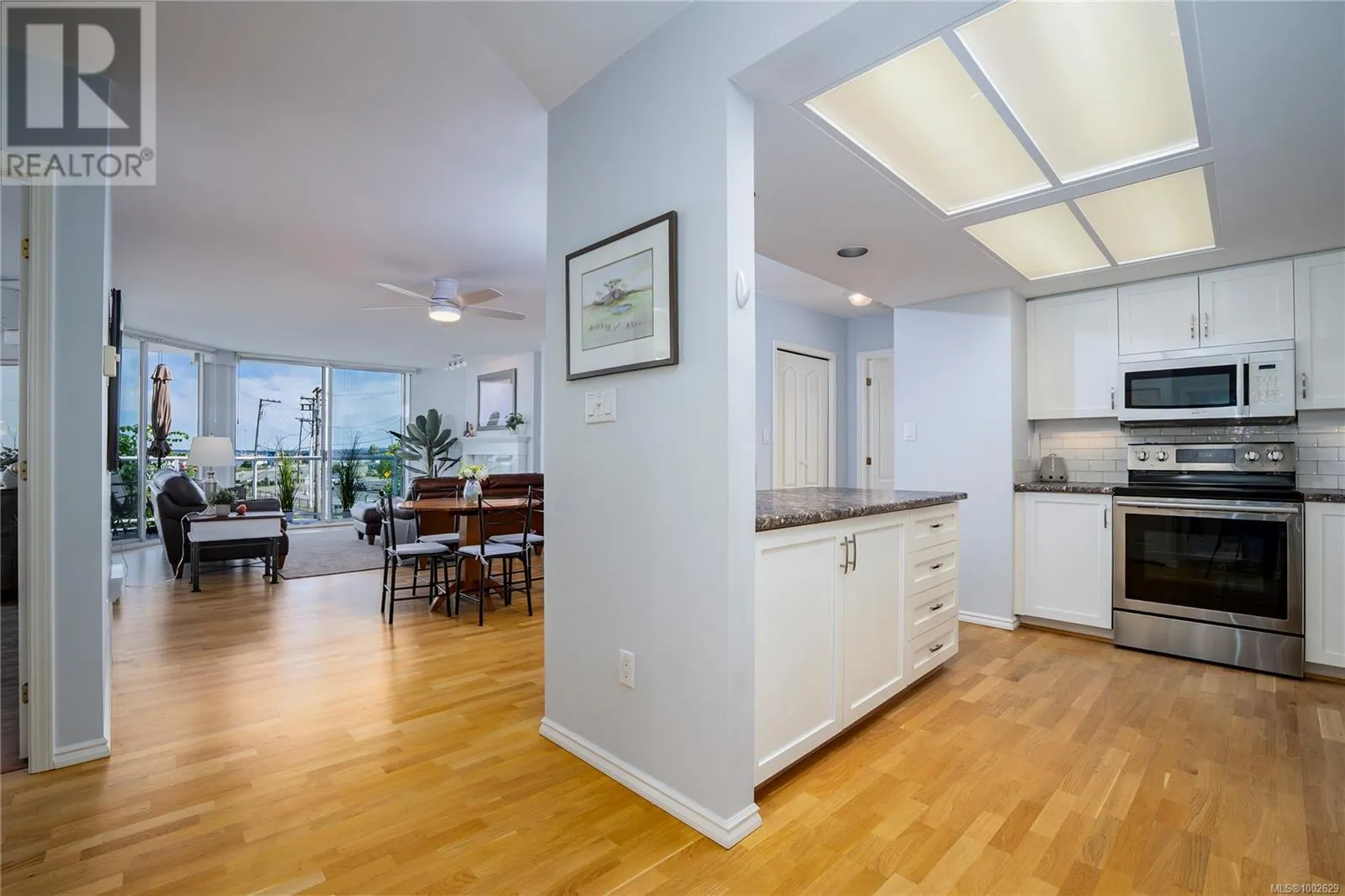 305 158 Promenade Dr