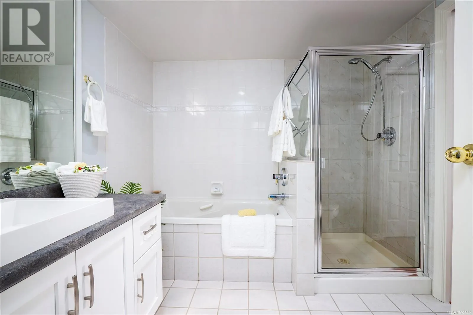 305 158 Promenade Dr