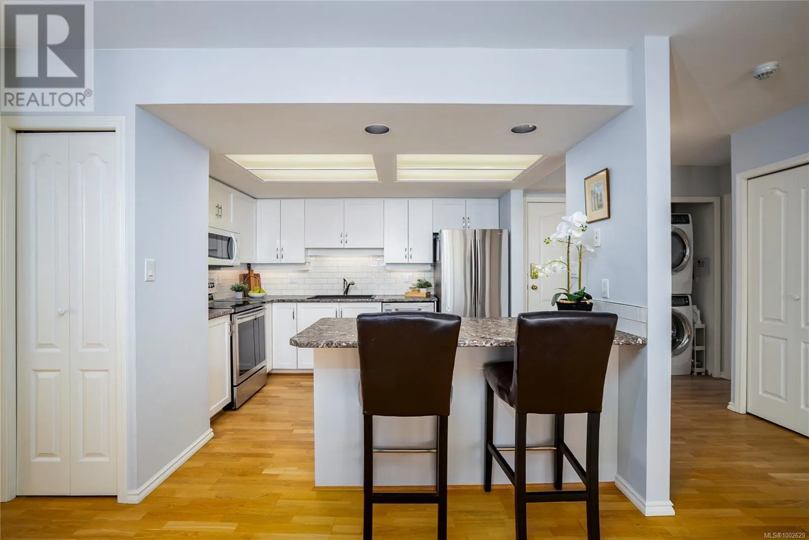 305 158 Promenade Dr