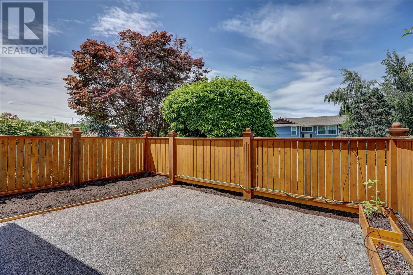 325 McKinnon St