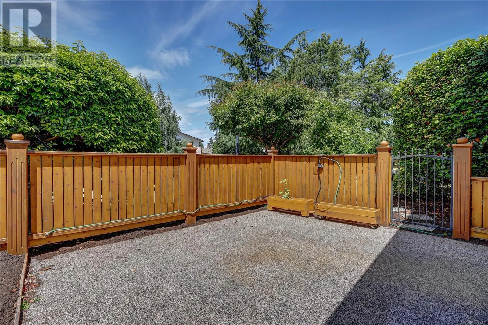 325 McKinnon St