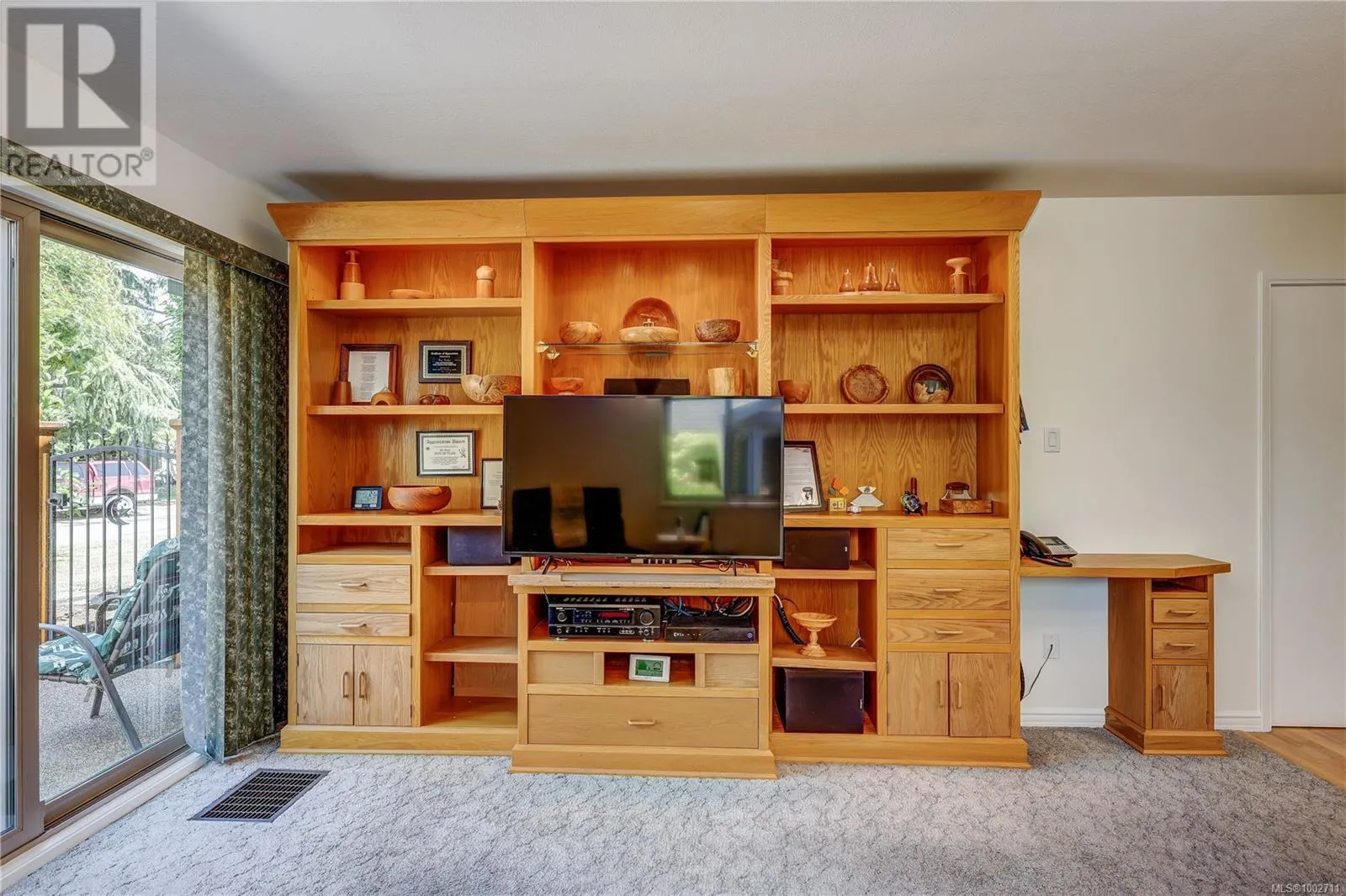 325 McKinnon St