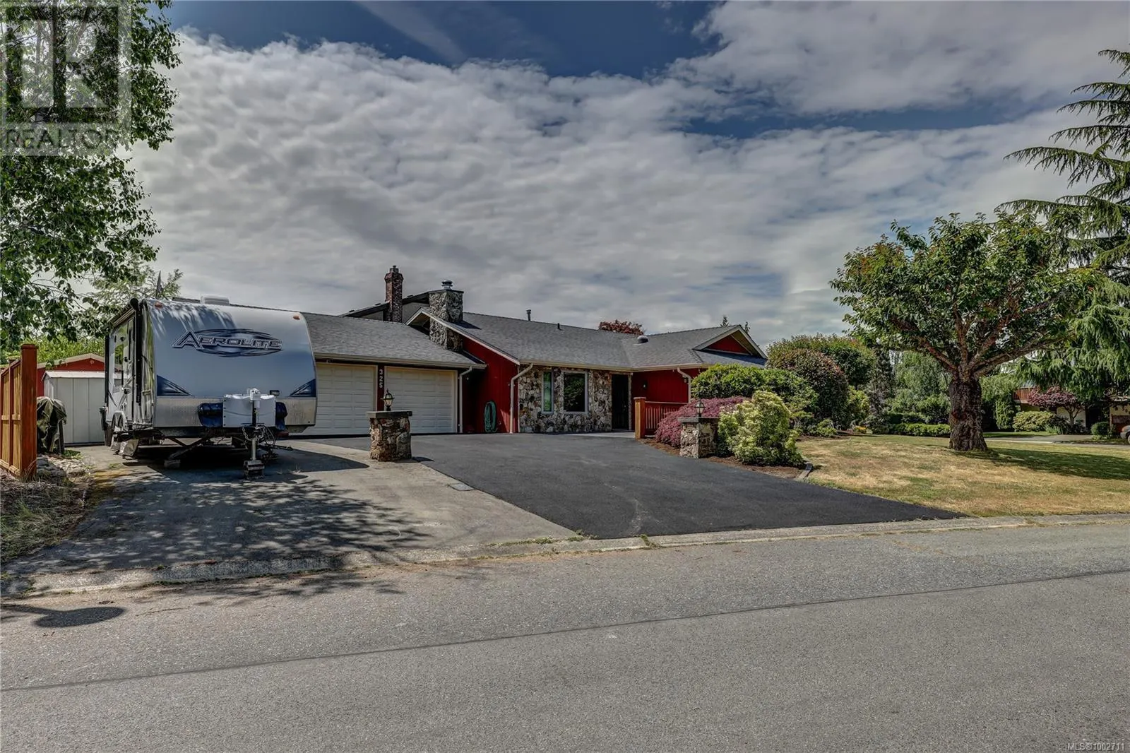 325 McKinnon St
