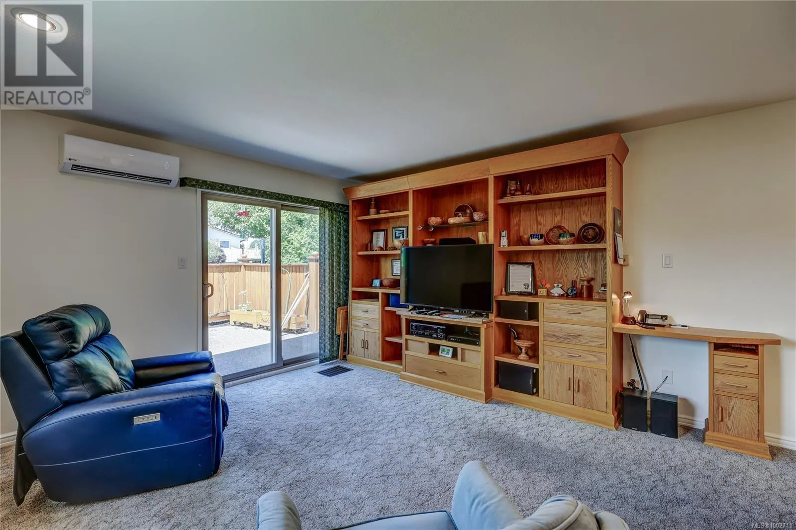 325 McKinnon St