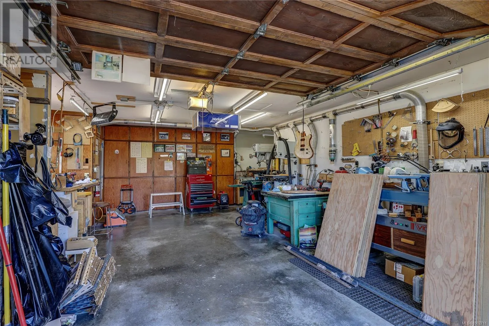 325 McKinnon St