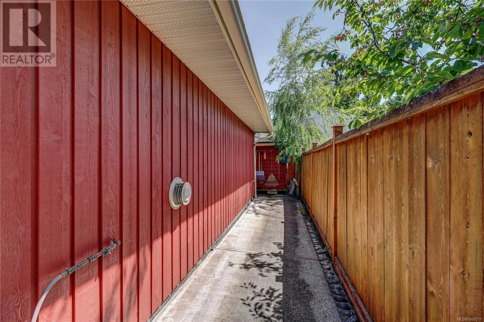 325 McKinnon St