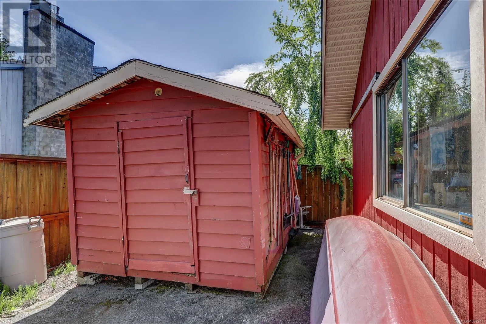 325 McKinnon St