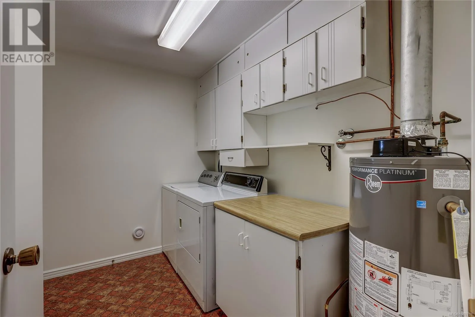 325 McKinnon St