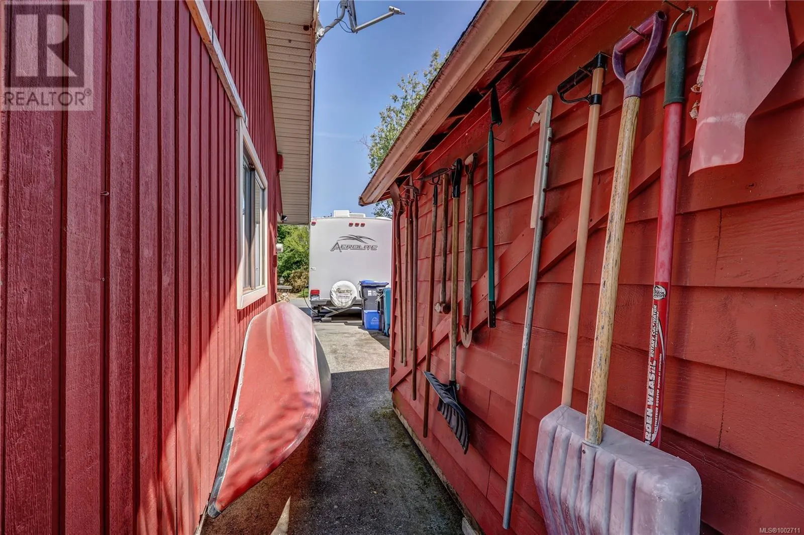 325 McKinnon St