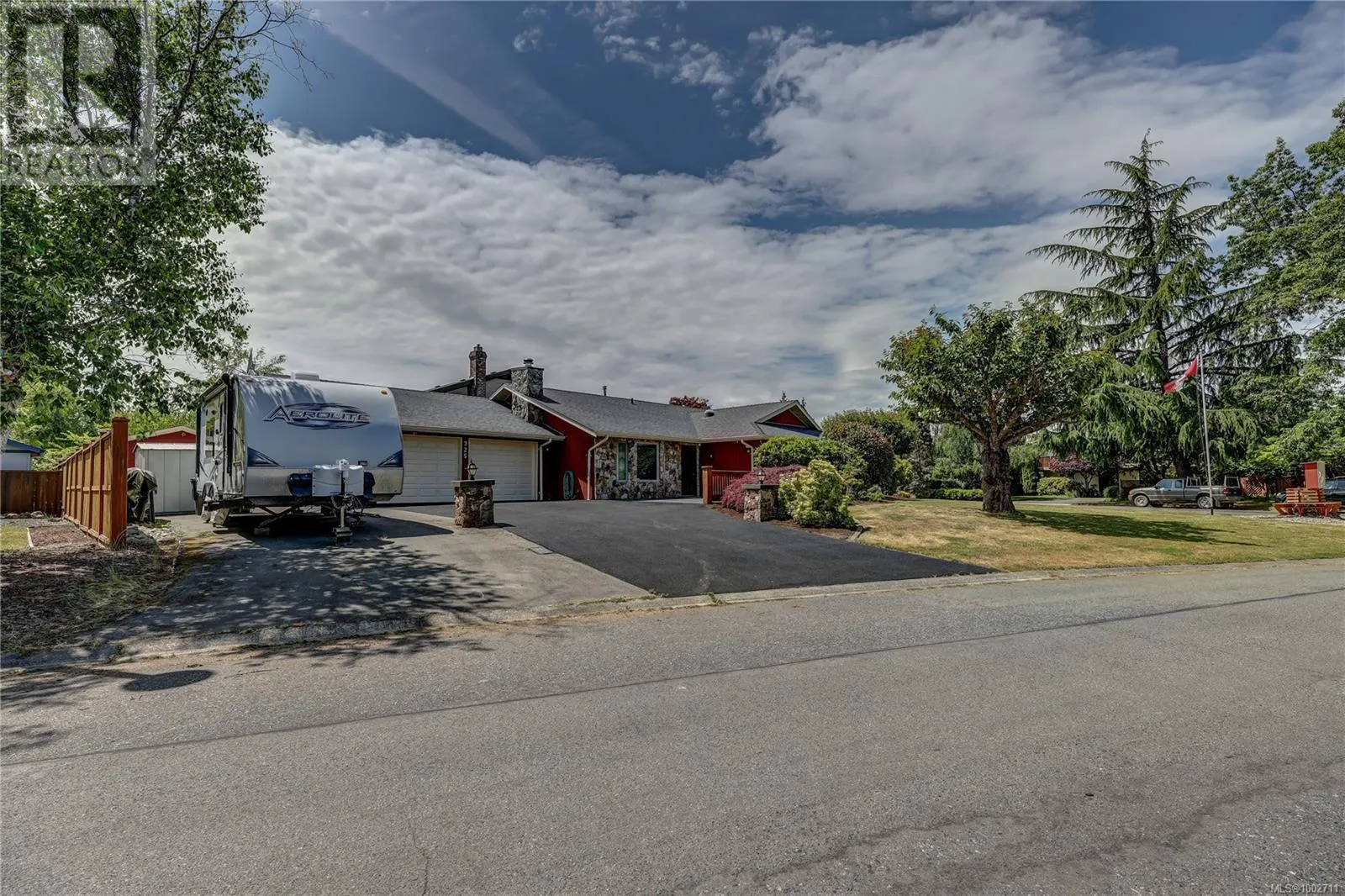 325 McKinnon St