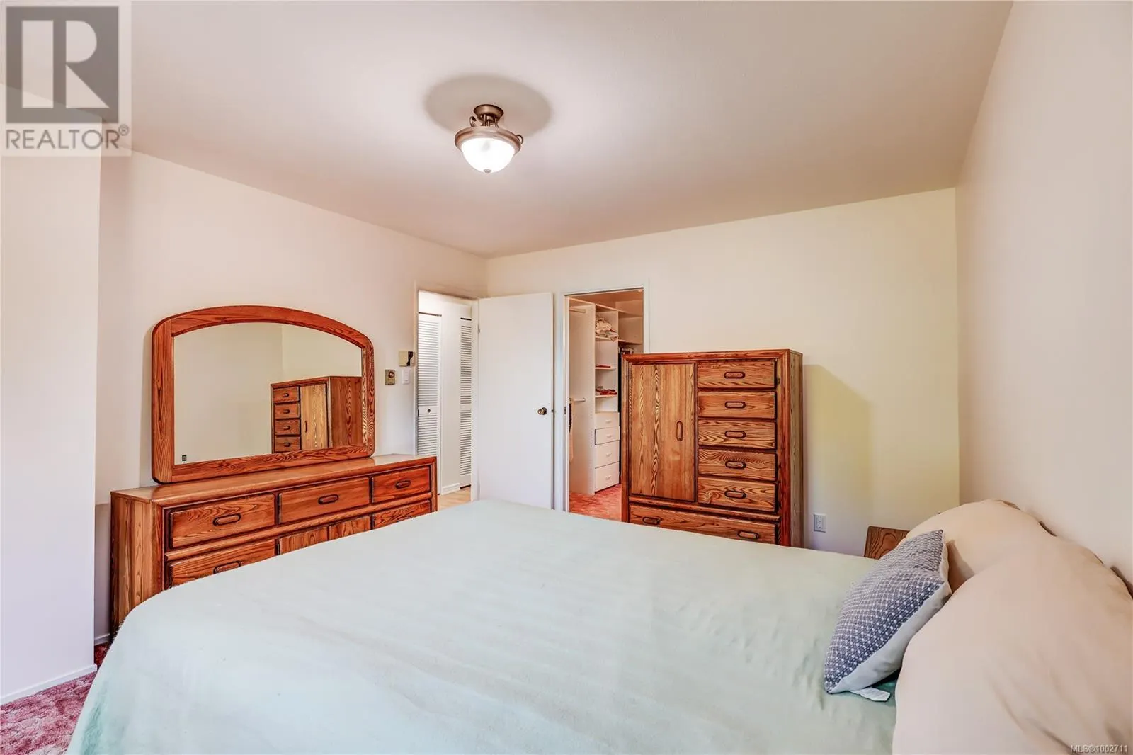 325 McKinnon St