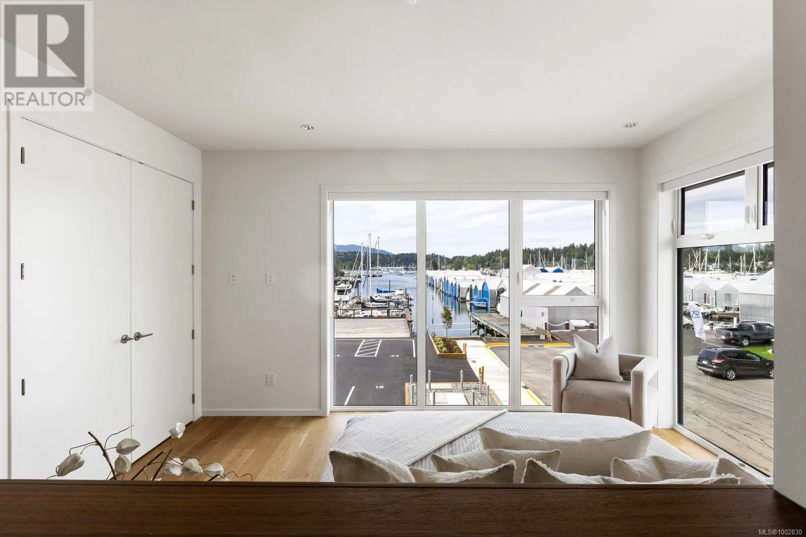 201 2270 Harbour Rd