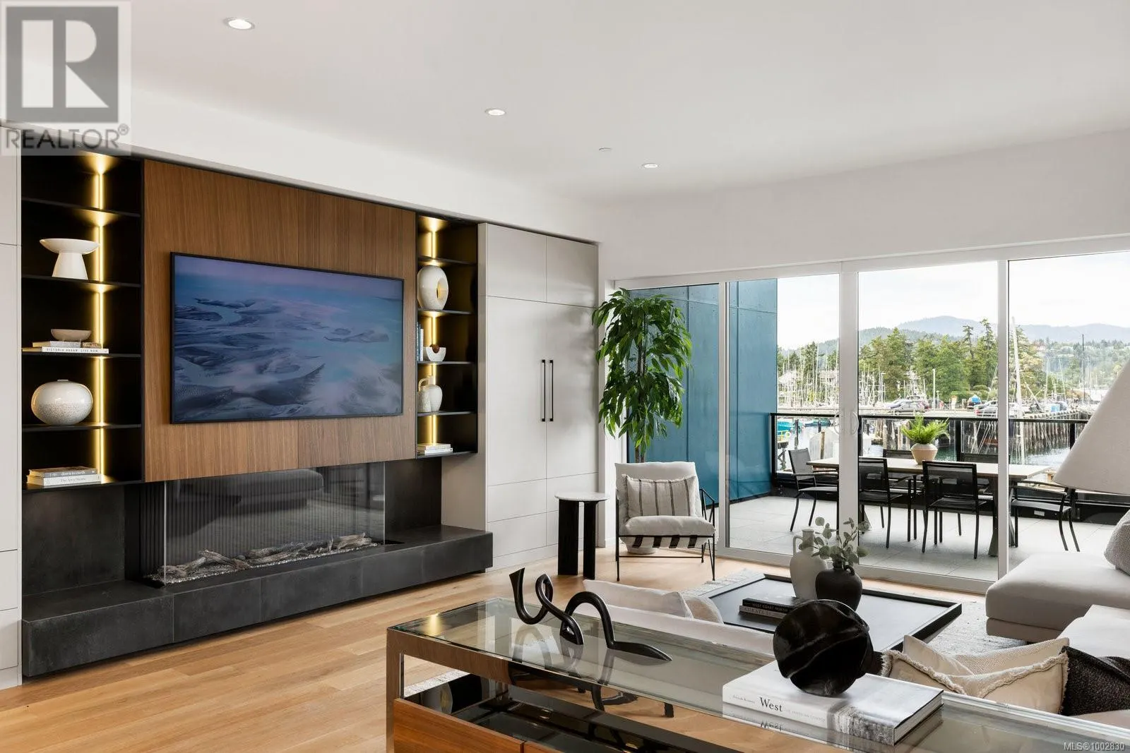 201 2270 Harbour Rd