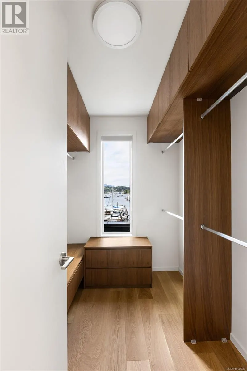 201 2270 Harbour Rd