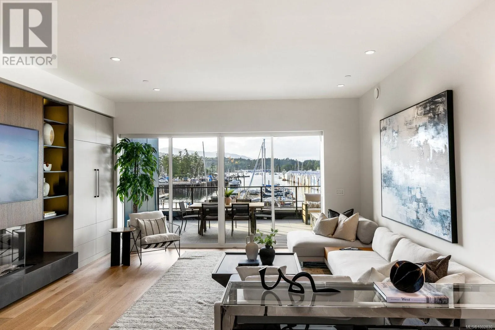 201 2270 Harbour Rd