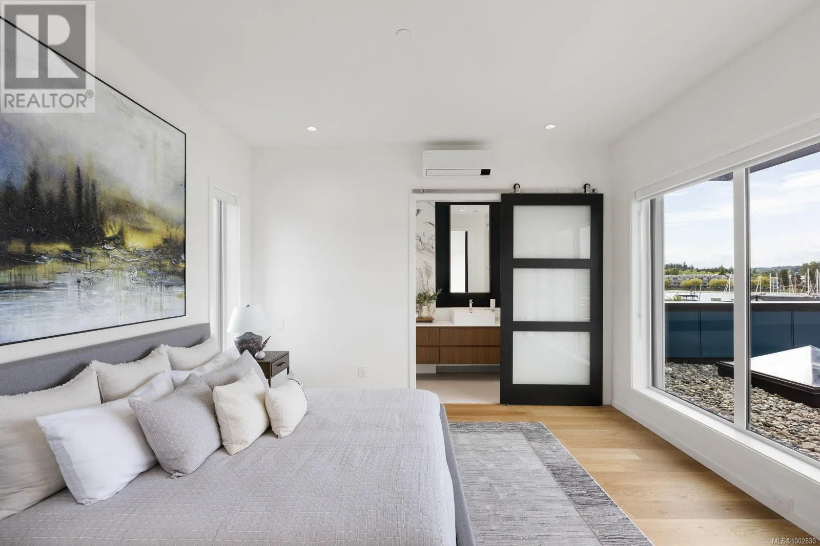 201 2270 Harbour Rd