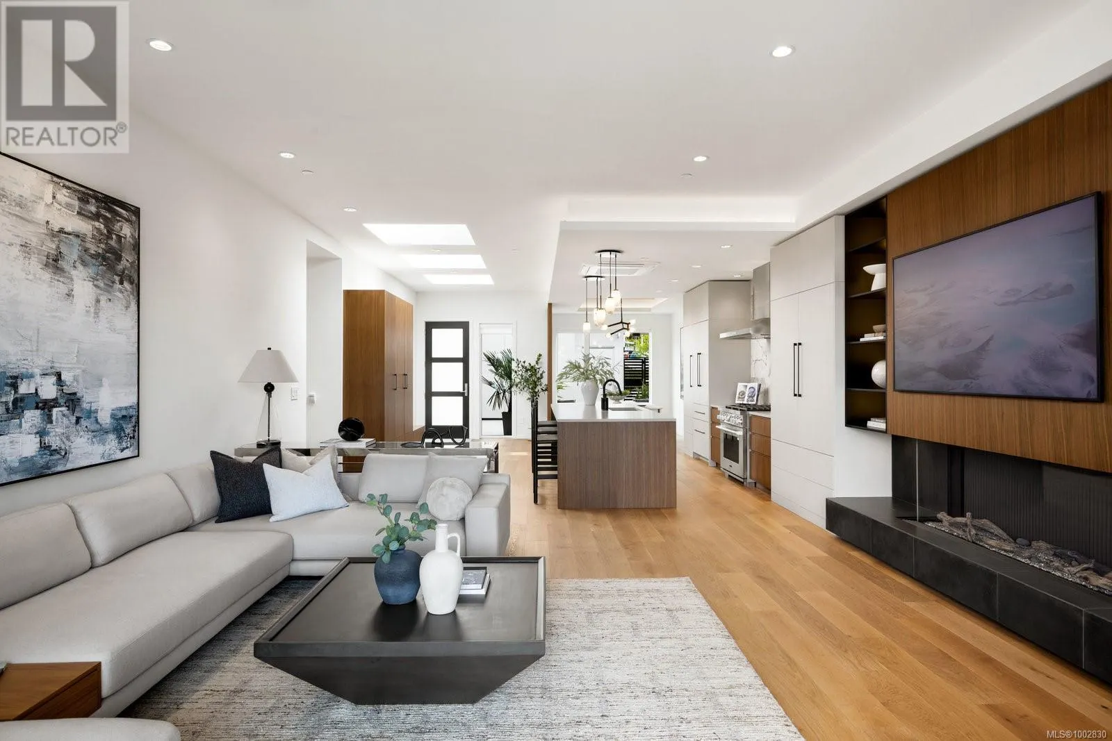 201 2270 Harbour Rd