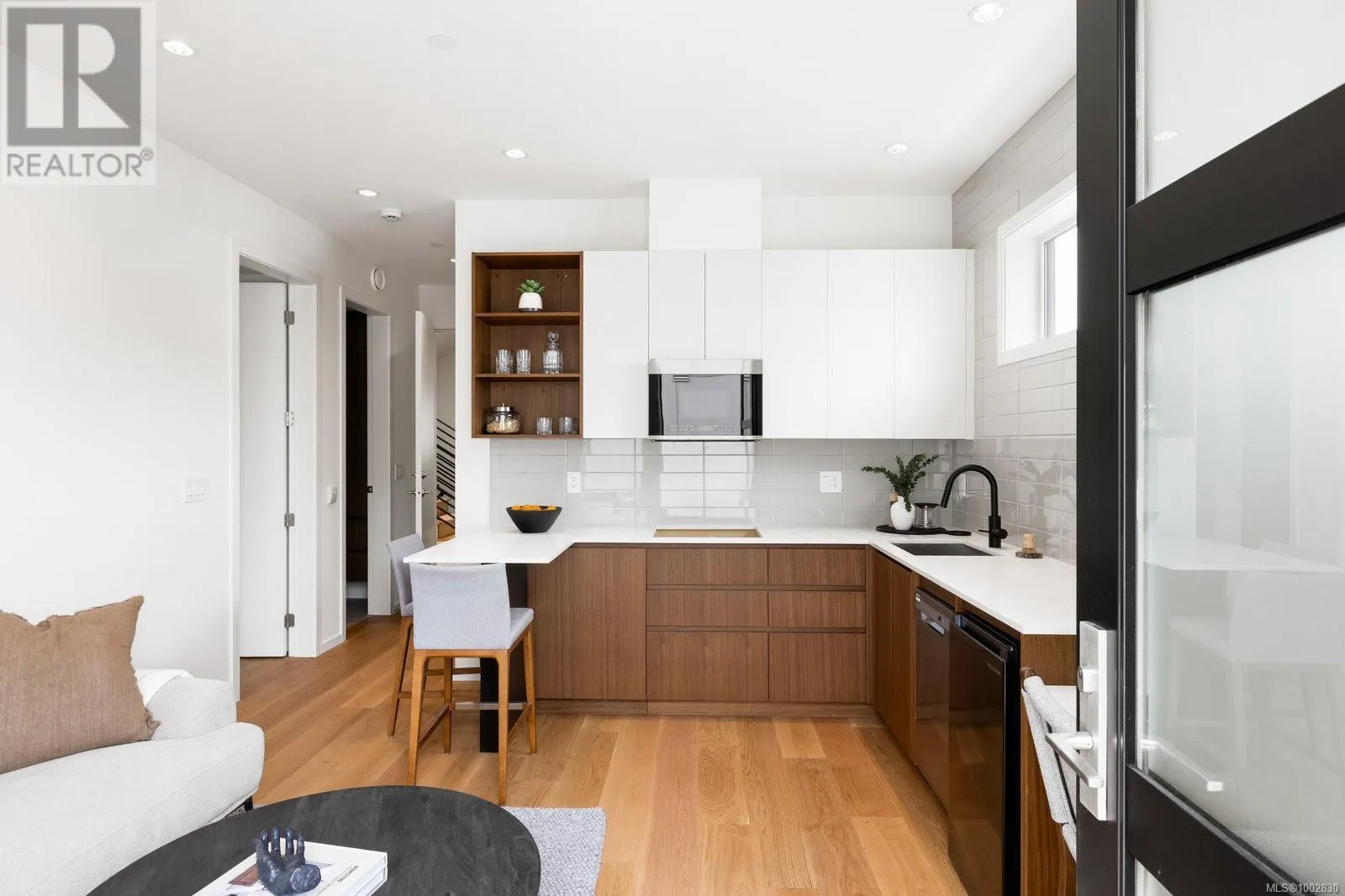 201 2270 Harbour Rd