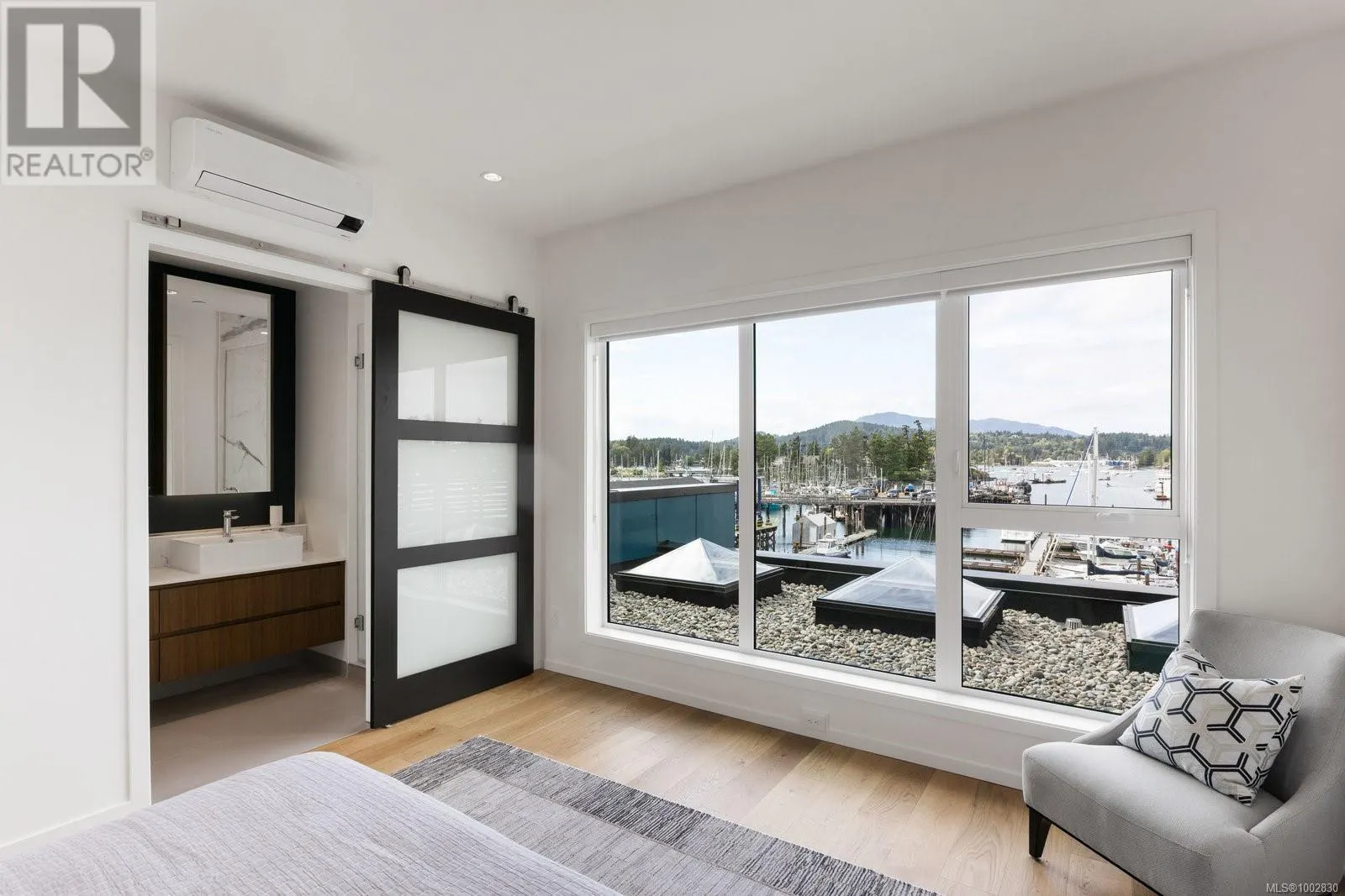 201 2270 Harbour Rd