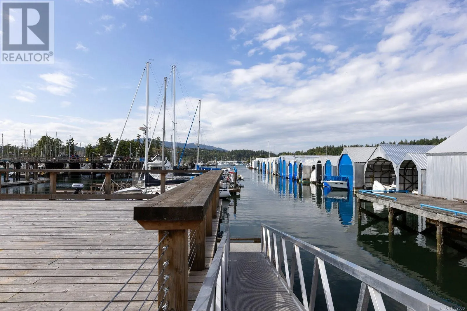 201 2270 Harbour Rd