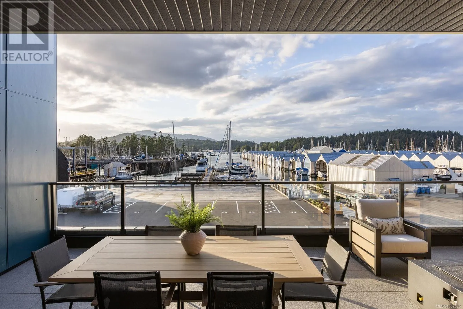 201 2270 Harbour Rd