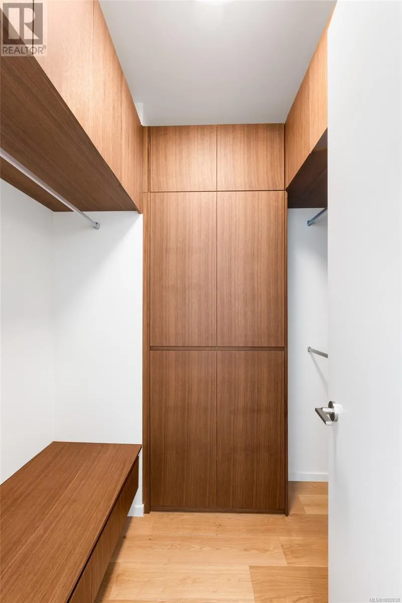 201 2270 Harbour Rd