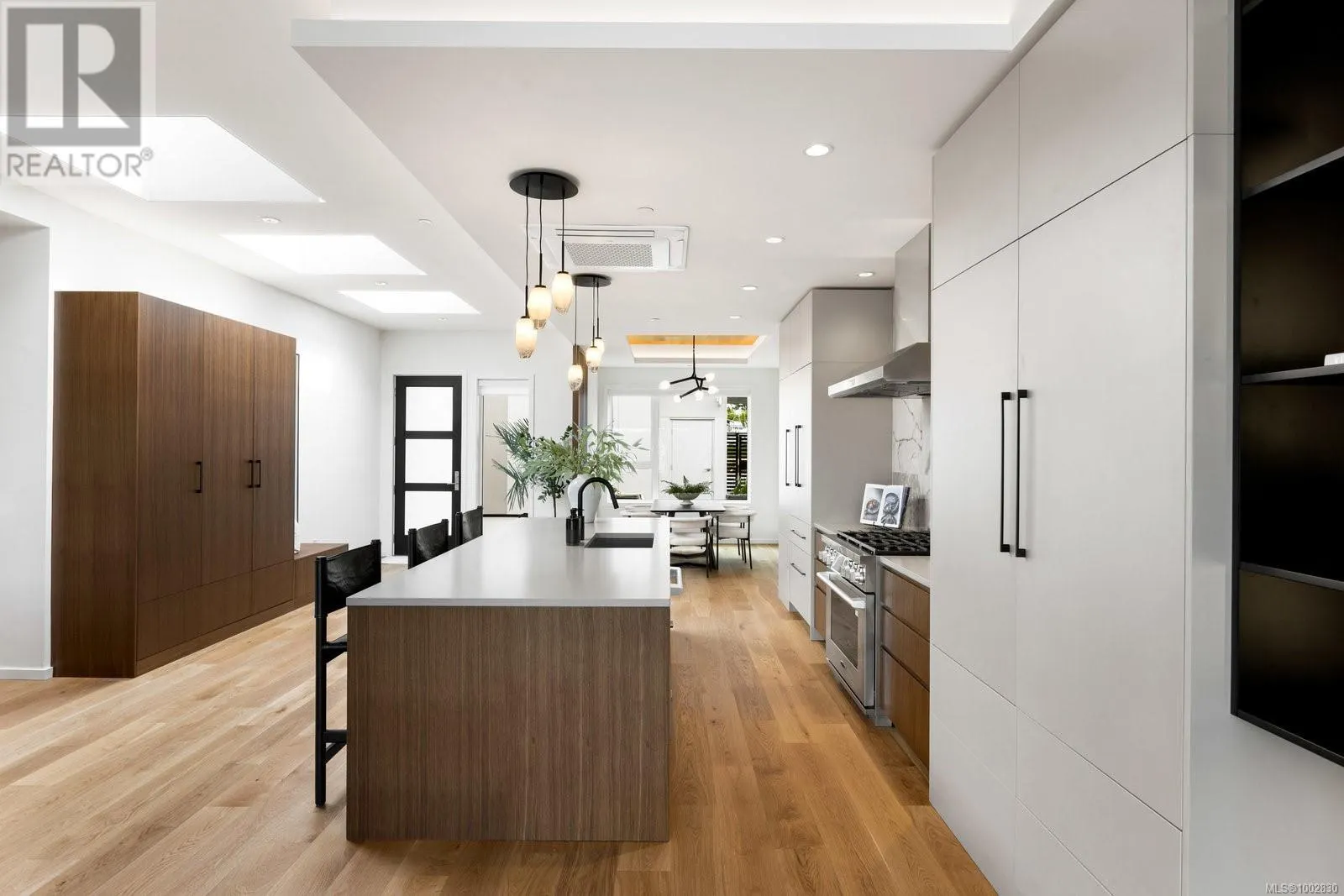 201 2270 Harbour Rd
