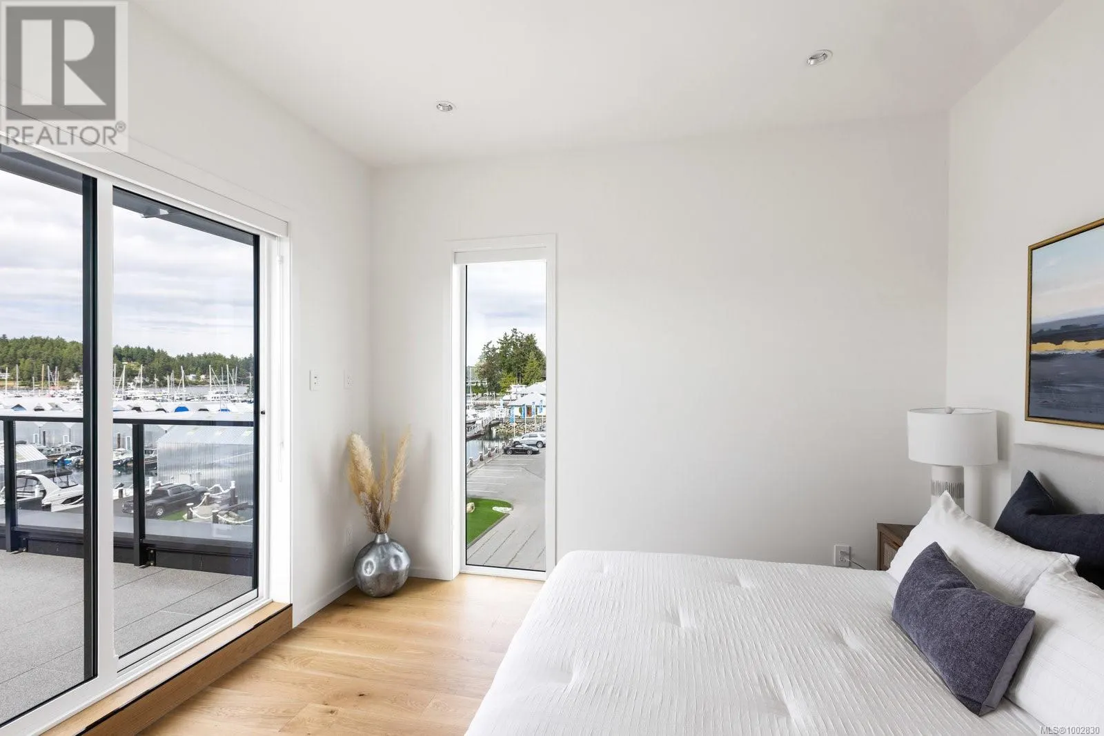 201 2270 Harbour Rd