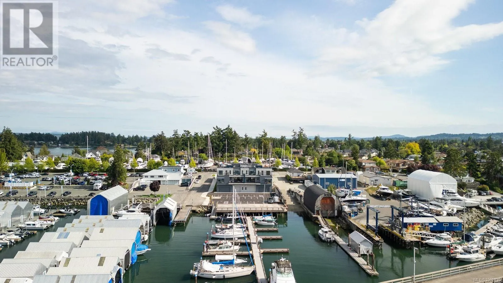 201 2270 Harbour Rd
