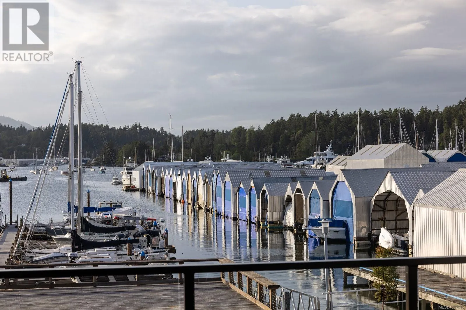 201 2270 Harbour Rd