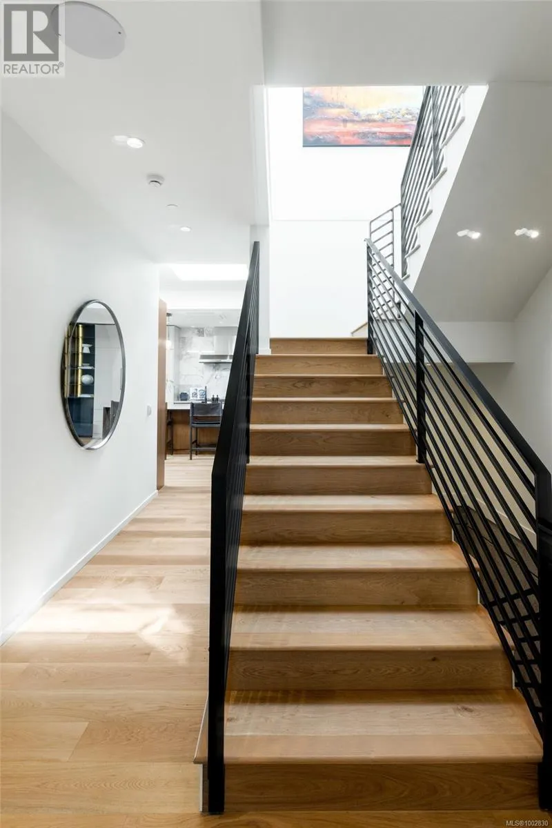 201 2270 Harbour Rd