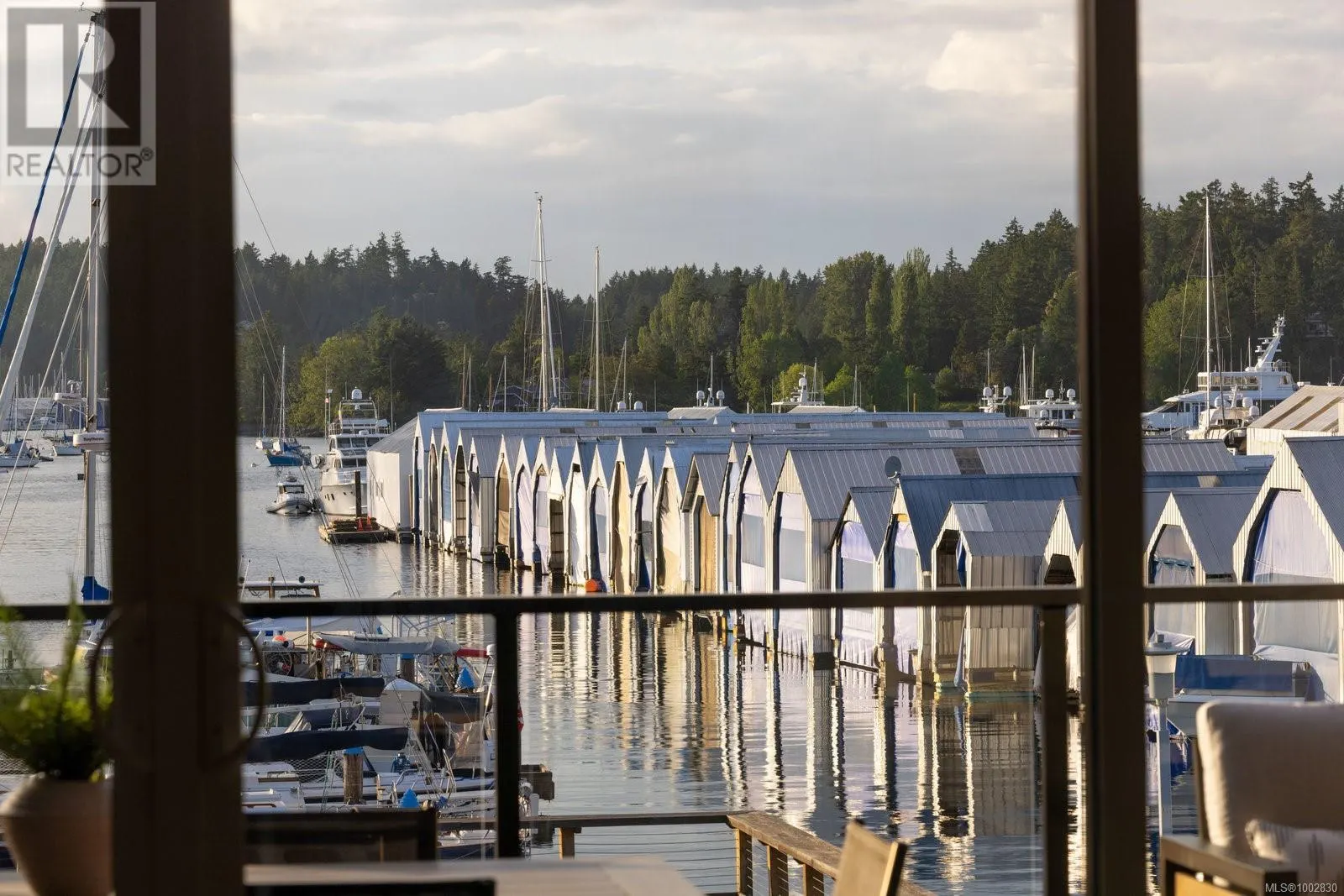 201 2270 Harbour Rd