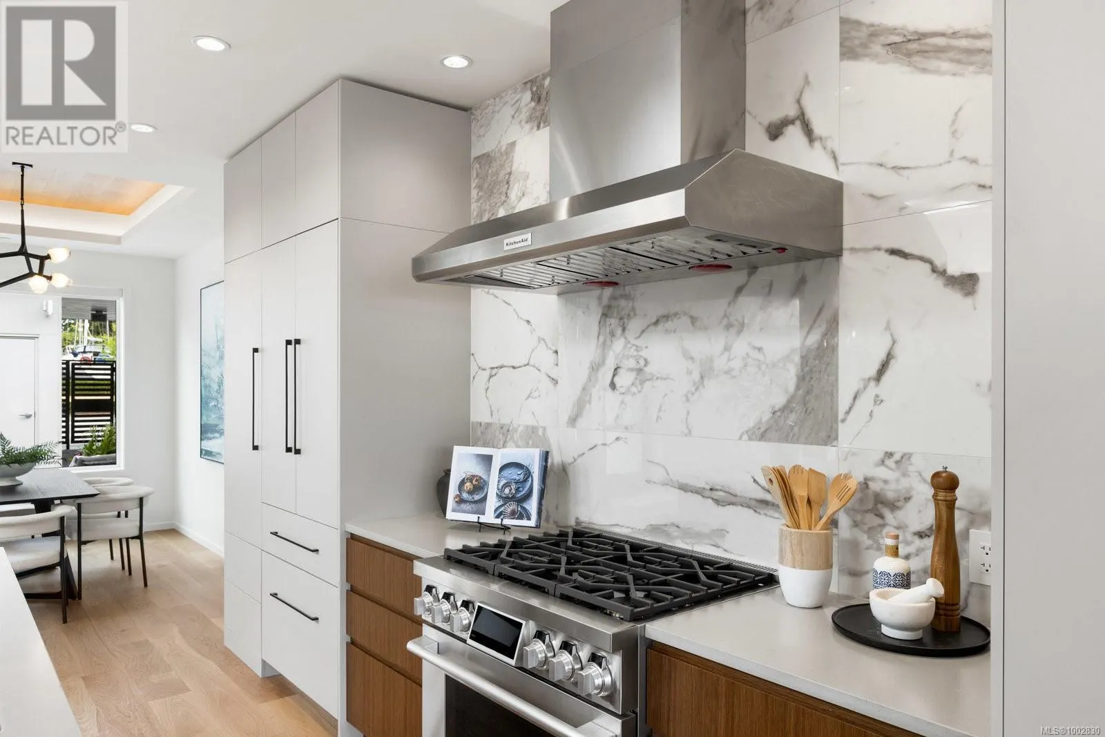 201 2270 Harbour Rd