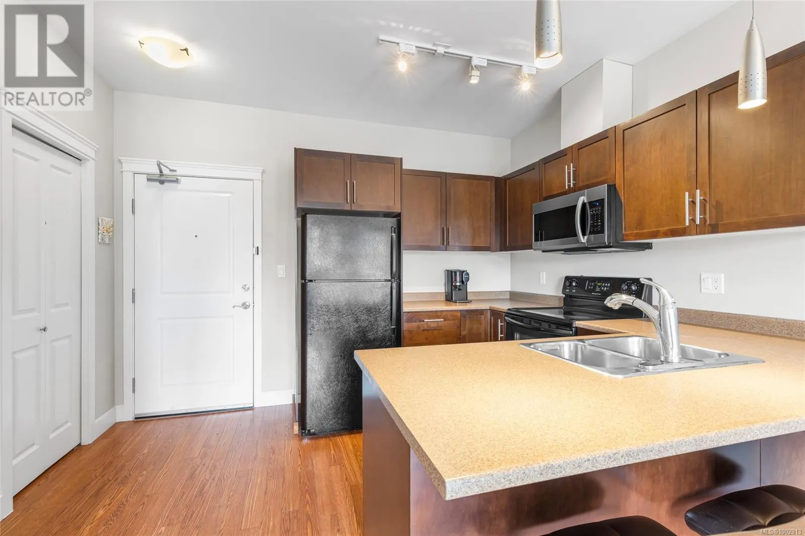 407 2220 Sooke Rd