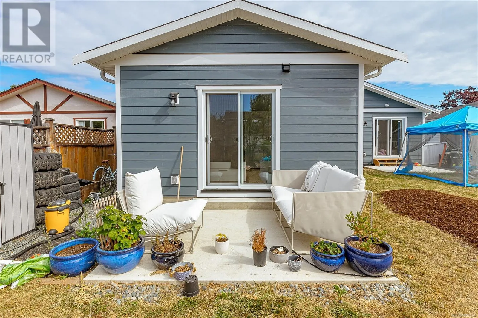 2189A &2189B Amelia Ave