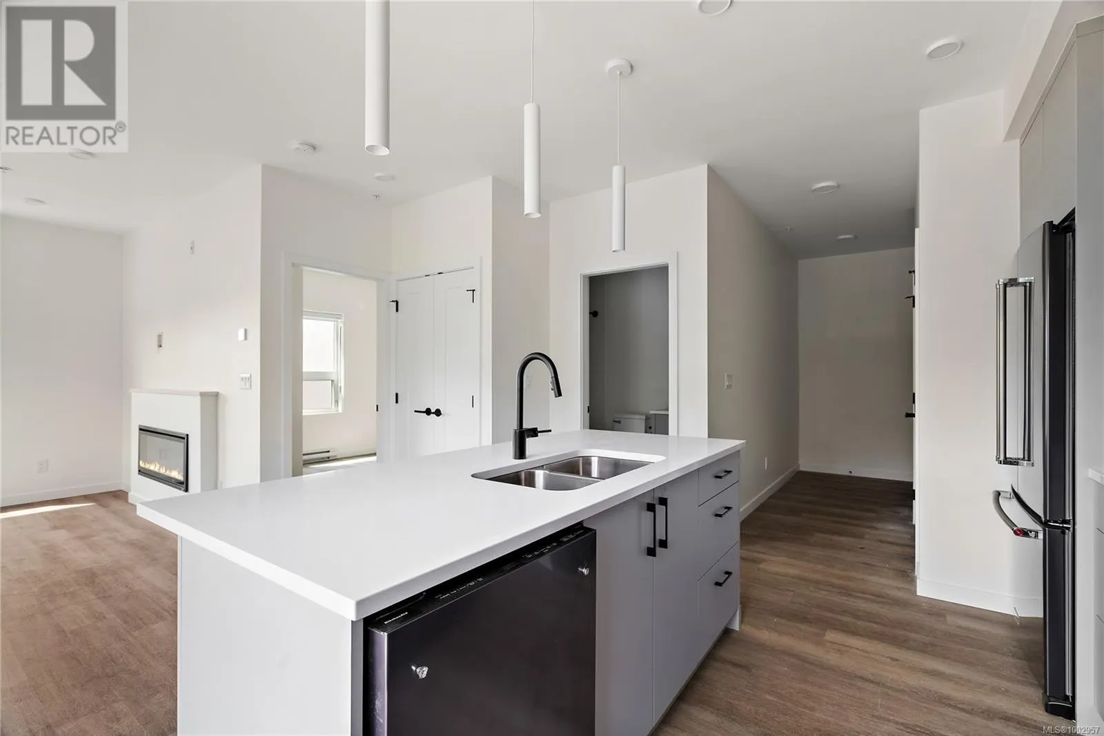 B307 1102 Esquimalt Rd