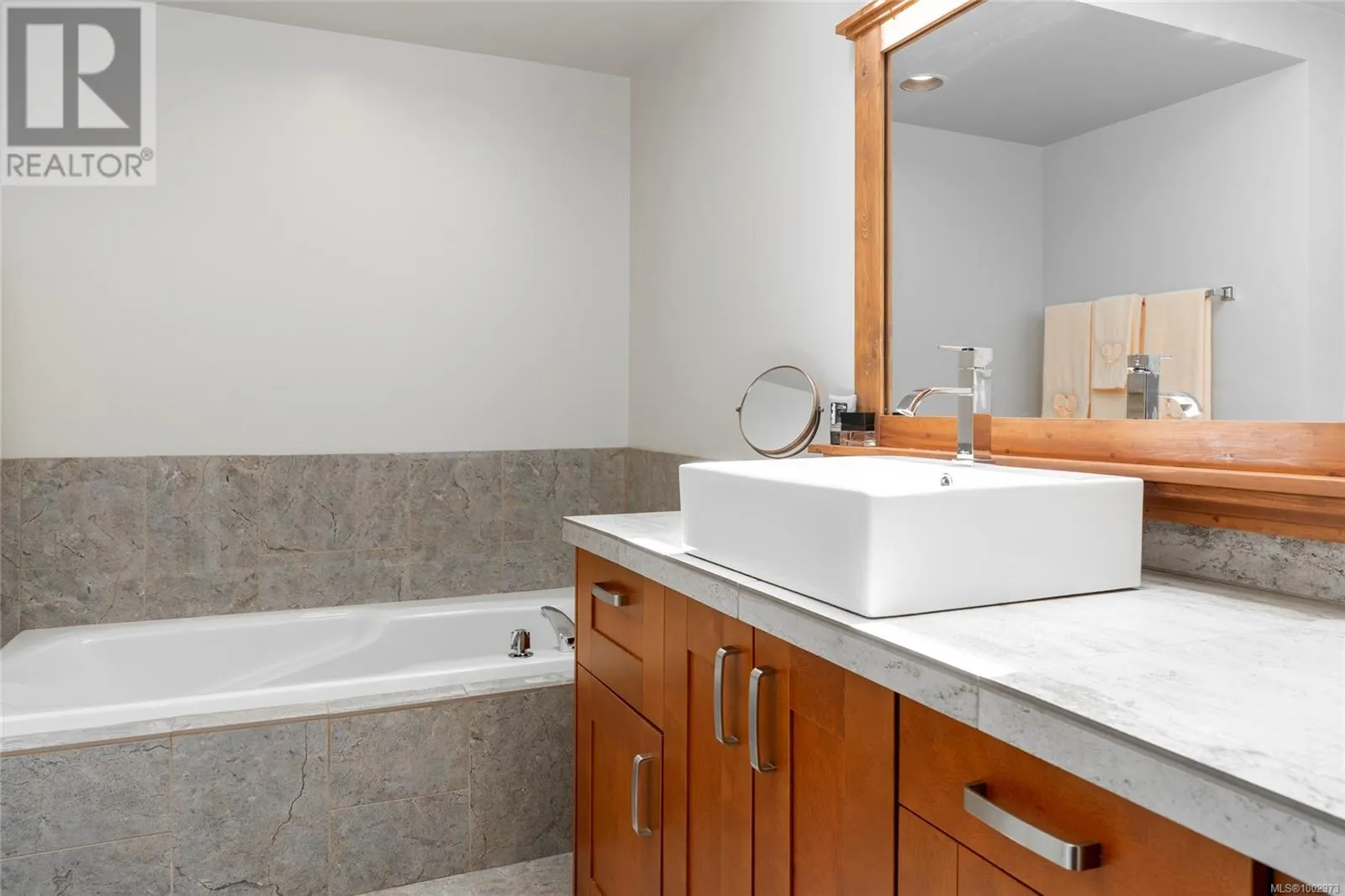18 4991 Bella Vista Cres