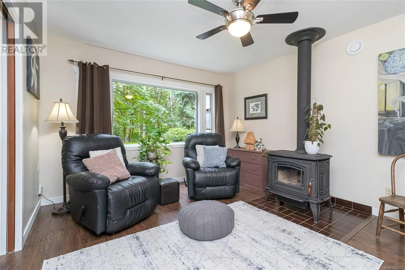 885 Falkirk Ave