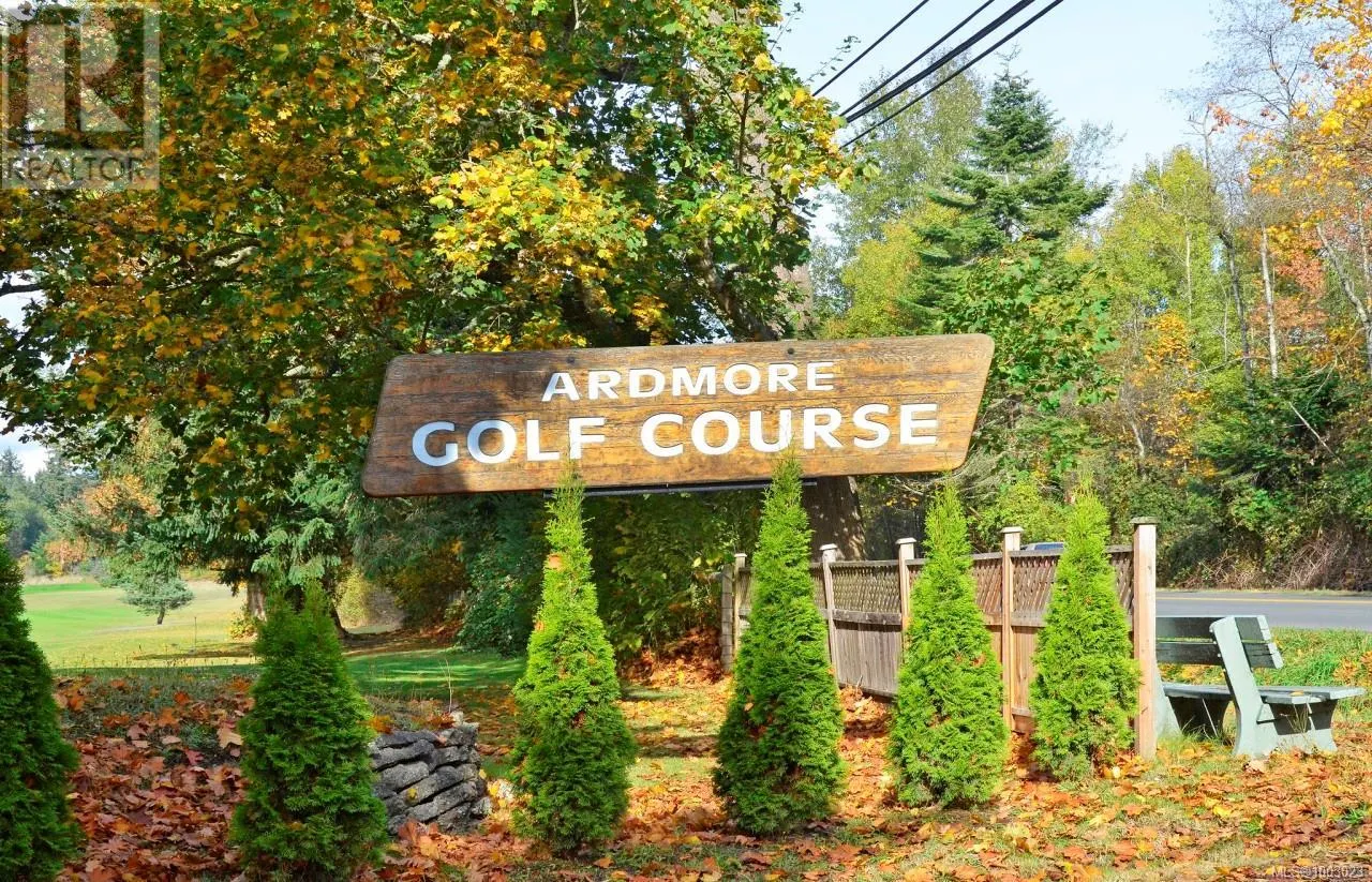885 Falkirk Ave