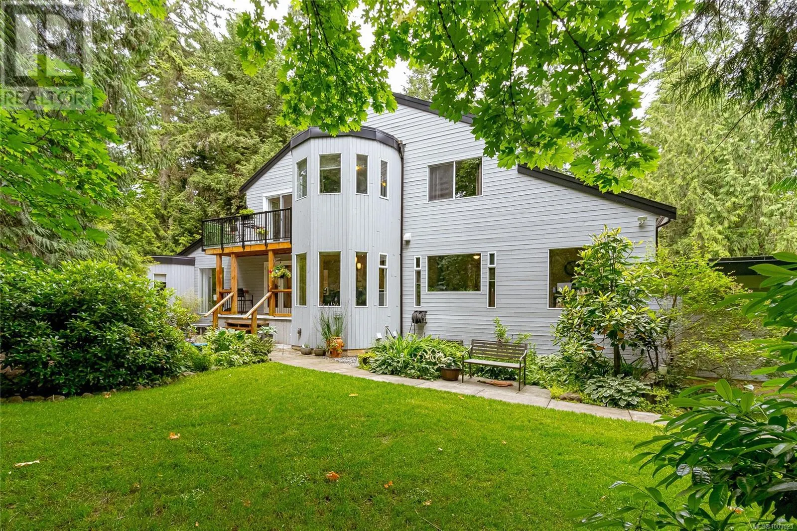 885 Falkirk Ave