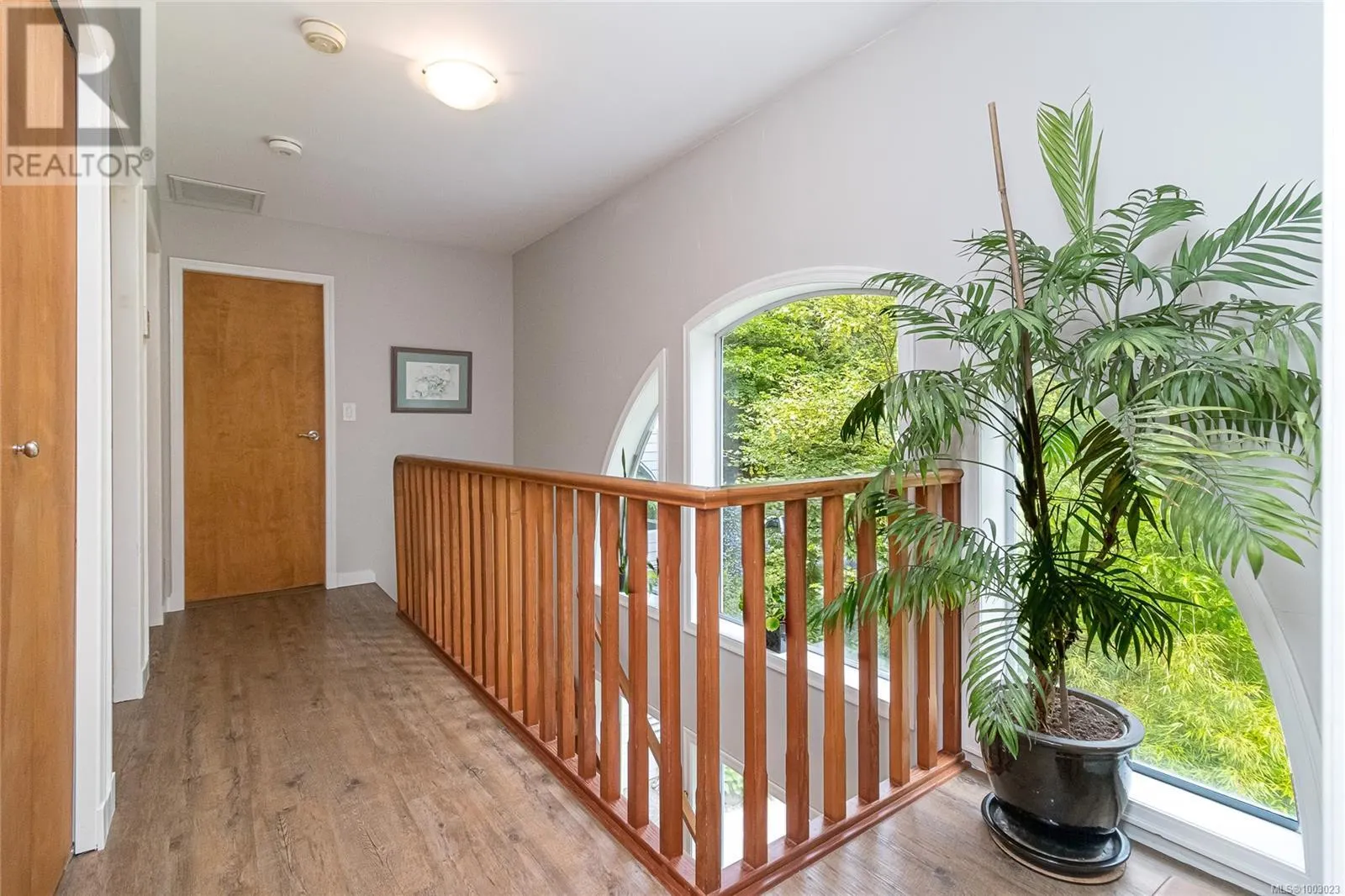 885 Falkirk Ave