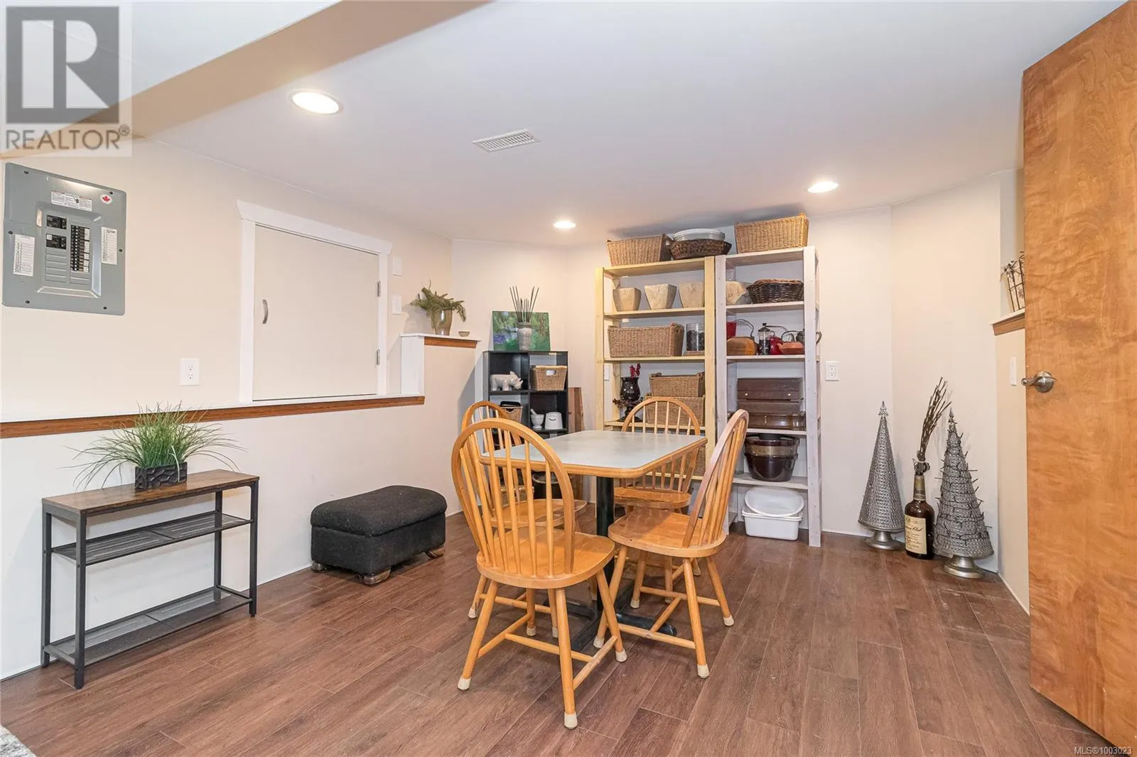 885 Falkirk Ave
