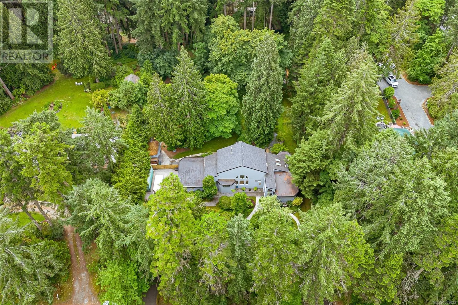 885 Falkirk Ave