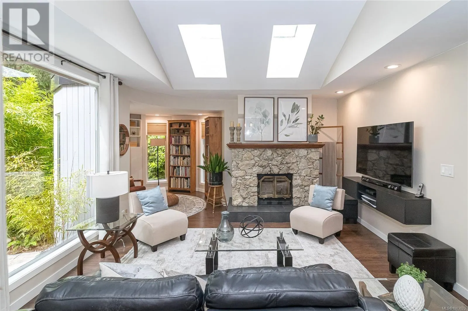 885 Falkirk Ave