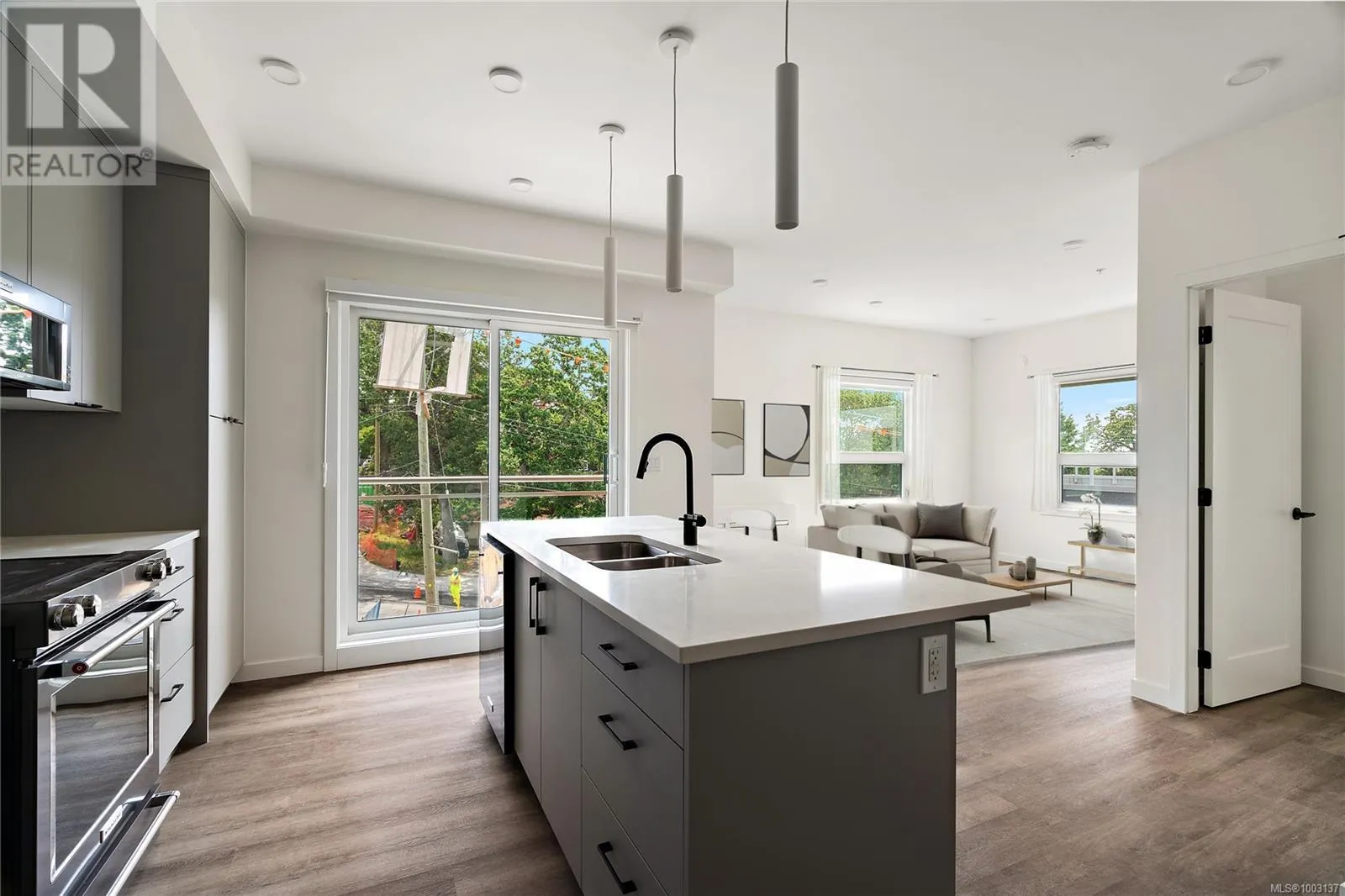 B507 1102 Esquimalt Rd