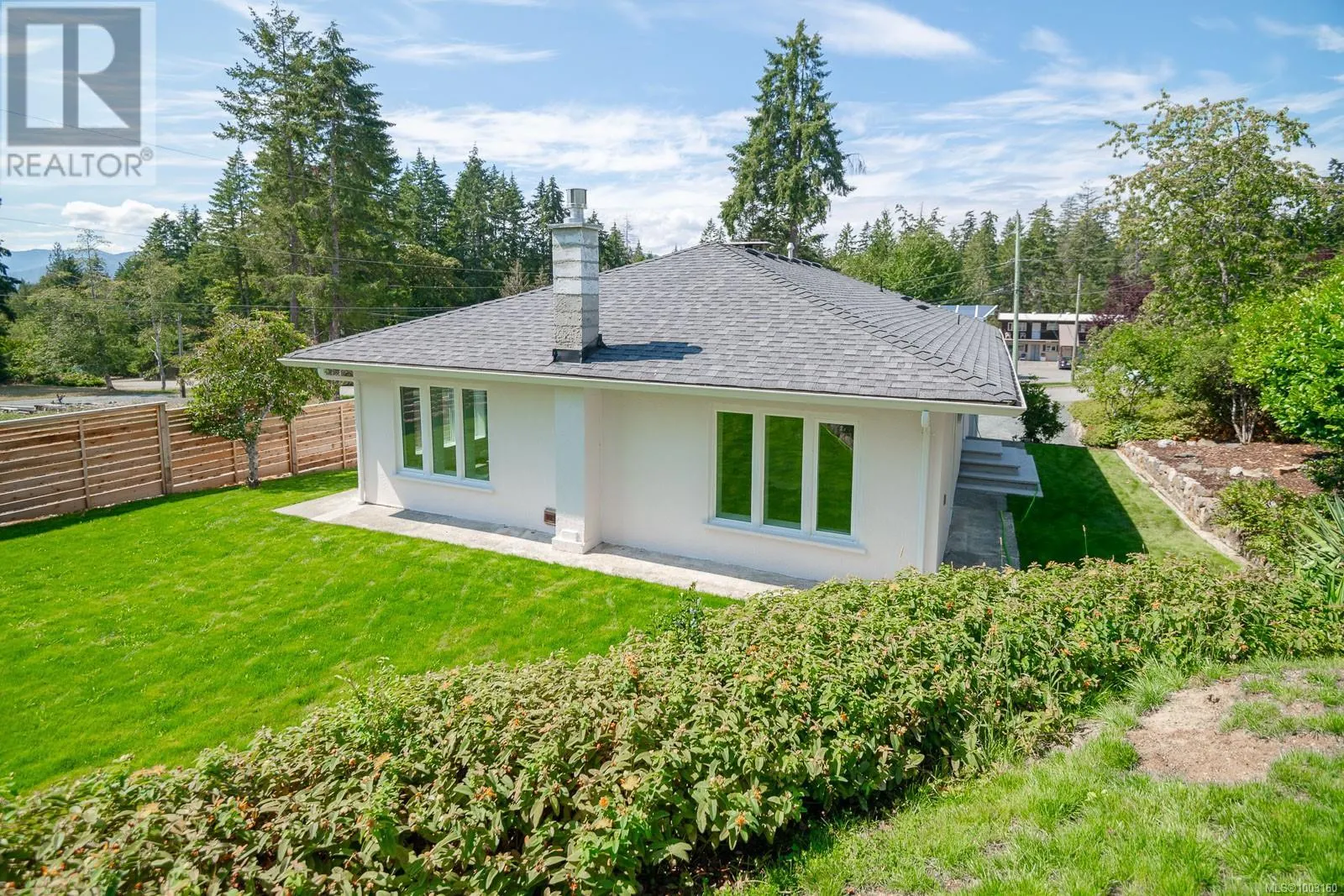 5843 Strathcona St