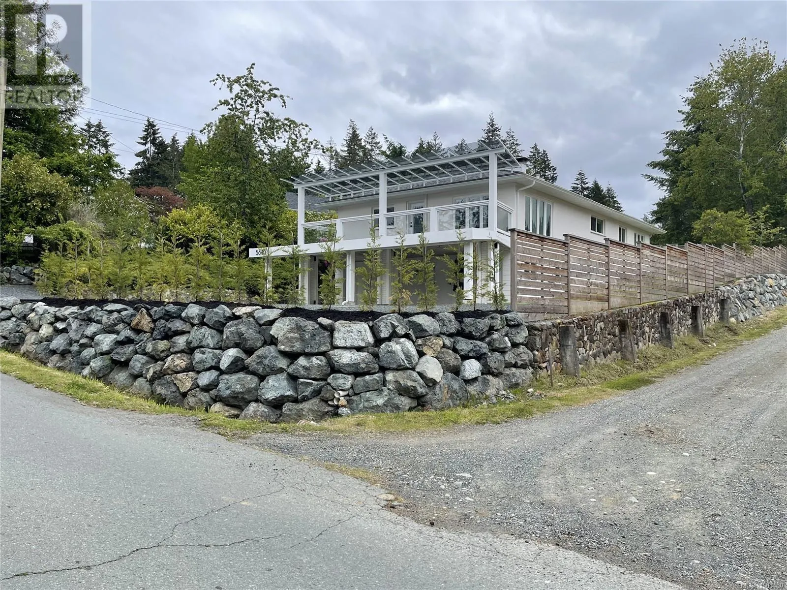 5843 Strathcona St